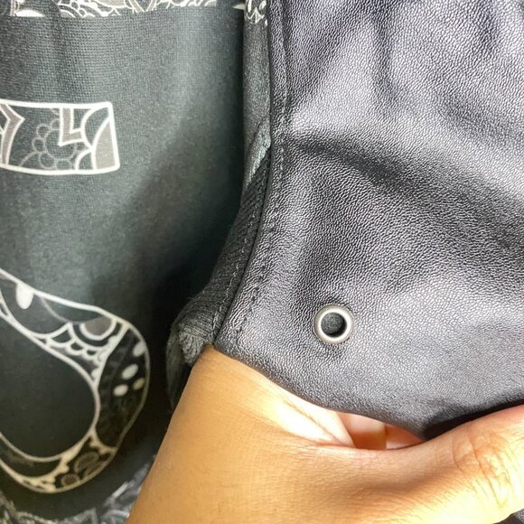 Entree LS Mens Black Sweater Size Small 100% Polyester Sweatshirt Jersey 45 - Picture 8 of 11